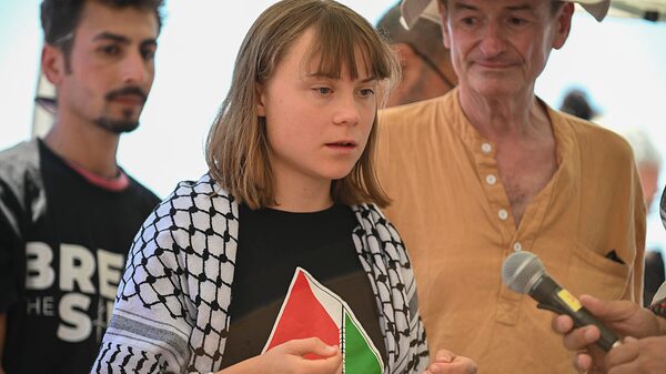 Israel intercepta barco com Greta Thunberg e outros ativistas que seguia para Gaza Israel intercepta barco com Greta Thunberg e outros ativistas que seguia para Gaza