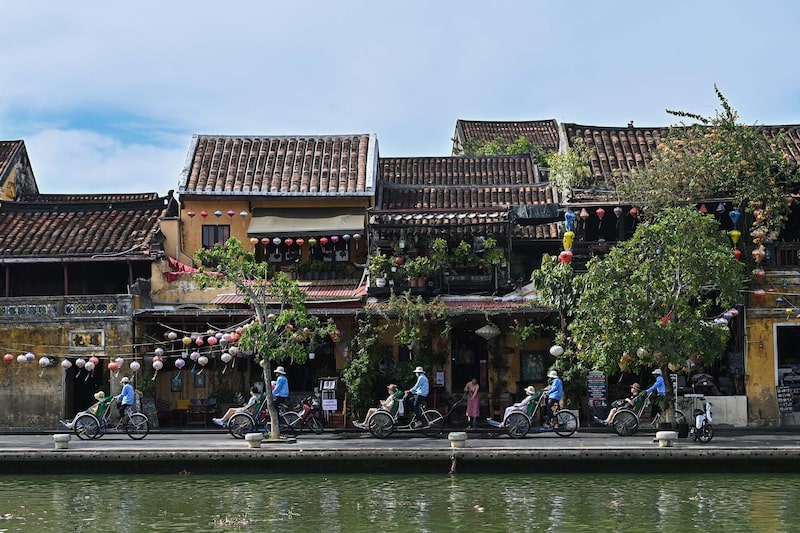 Vietnã é o terceiro país mais visitado do Sudeste Asiático, ficando atrás da Tailândia e da Malásia. Vietnã é o terceiro país mais visitado do Sudeste Asiático, ficando atrás da Tailândia e da Malásia.