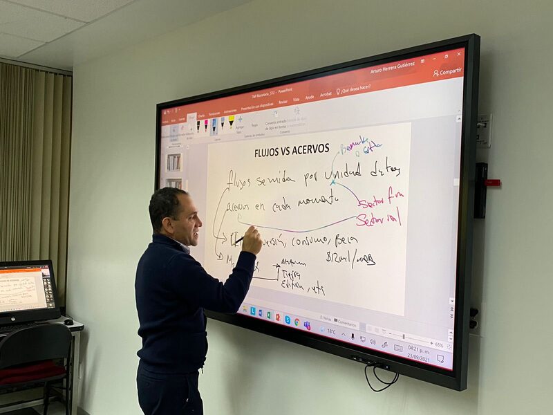 El exsecretario de Hacienda fue nominado por el presidente Andrés Manuel López Obrador para ocupar el cargo de gobernador de Banco de México en enero de 2022. (Cortesía: Twitter @ArturoHerrera_G) El exsecretario de Hacienda fue nominado por el presidente Andrés Manuel López Obrador para ocupar el cargo de gobernador de Banco de México en enero de 2022. (Cortesía: Twitter @ArturoHerrera_G)