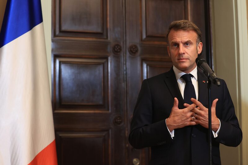 Lecornu, que dimitió como primer ministro hace una semana antes de ser renombrado el viernes, tendrá que aplacar las deserciones de los grupos políticos que apuntalaron la alianza centrista de Macron para evitar otro colapso gubernamental. Lecornu, que dimitió como primer ministro hace una semana antes de ser renombrado el viernes, tendrá que aplacar las deserciones de los grupos políticos que apuntalaron la alianza centrista de Macron para evitar otro colapso gubernamental.