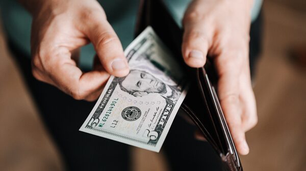 Qué es el pass through: por qué una devaluación puede acelerar la inflación en Argentina Qué es el pass through: por qué una devaluación puede acelerar la inflación en Argentina