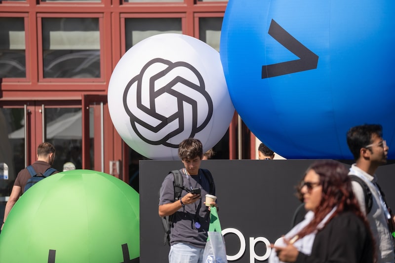En su ensayo, Robinson afirmó que las empresas de IA deberían gestionarse más bien como centrales nucleares, “con múltiples niveles de redundancia y una planificación cuidadosa y laboriosa, de modo que el error humano ocasional e inevitable no abra la puerta al desastre”. En su ensayo, Robinson afirmó que las empresas de IA deberían gestionarse más bien como centrales nucleares, “con múltiples niveles de redundancia y una planificación cuidadosa y laboriosa, de modo que el error humano ocasional e inevitable no abra la puerta al desastre”.