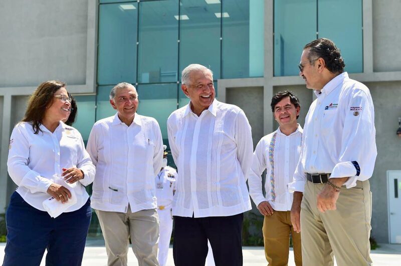 Mexico's President Andrés Manuel López Obrador (center) and Energy Minister Rocío Nahle )far left) said in recent days that the budget ceiling for the Dos Bocas refinery is $12 billion, as approved by Pemex's board of directors. (Courtesy: Mexican Government) Mexico's President Andrés Manuel López Obrador (center) and Energy Minister Rocío Nahle )far left) said in recent days that the budget ceiling for the Dos Bocas refinery is $12 billion, as approved by Pemex's board of directors. (Courtesy: Mexican Government)