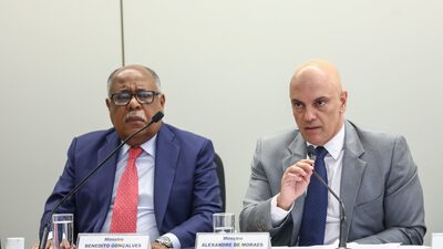 Facebook e Google faturam R$ 151 mi com eleição e entram na mira por fake news Facebook e Google faturam R$ 151 mi com eleição e entram na mira por fake news