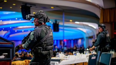 Após ataque em jantar, Trump volta a defender construção de salão na Casa Branca Após ataque em jantar, Trump volta a defender construção de salão na Casa Branca