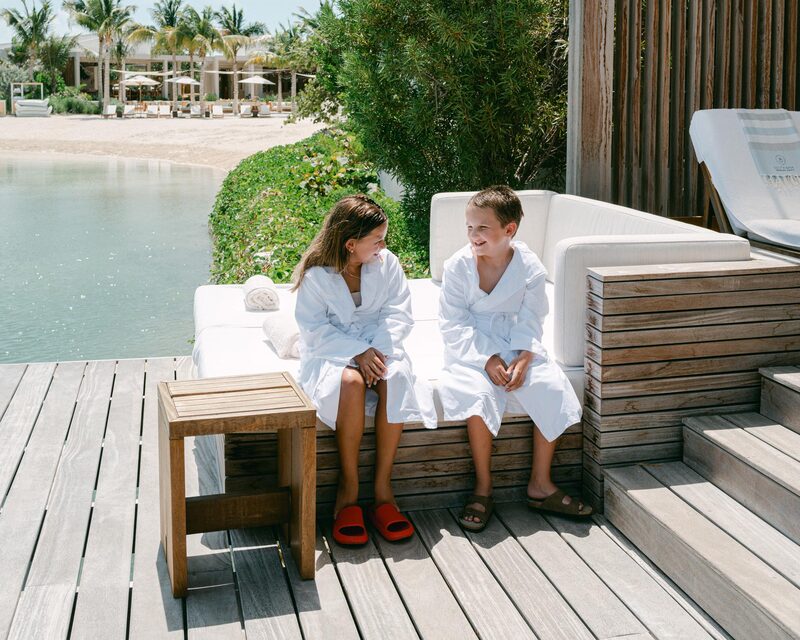 Antes, os spas eram locais para adultos se afastarem do estresse; agora, os pais preferem compartilhar essas experiências de relaxamento com os filhos. Antes, os spas eram locais para adultos se afastarem do estresse; agora, os pais preferem compartilhar essas experiências de relaxamento com os filhos.