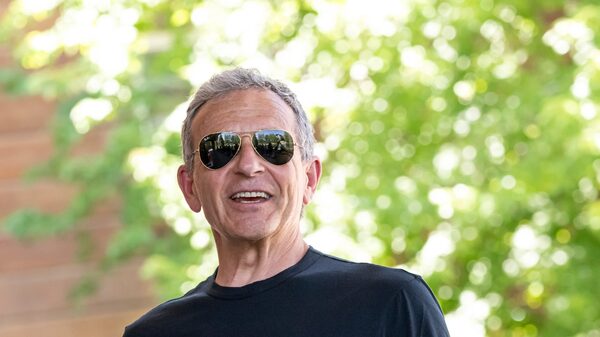 Disney aumenta el sueldo del CEO Bob Iger en un 30% tras buenos resultados en 2024 Disney aumenta el sueldo del CEO Bob Iger en un 30% tras buenos resultados en 2024