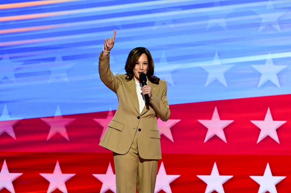 La vicepresidenta estadounidense Kamala Harris durante la Convención Nacional Demócrata (DNC) en el United Center de Chicago, Illinois, Estados Unidos, el lunes 19 de agosto de 2024. La vicepresidenta estadounidense Kamala Harris durante la Convención Nacional Demócrata (DNC) en el United Center de Chicago, Illinois, Estados Unidos, el lunes 19 de agosto de 2024.