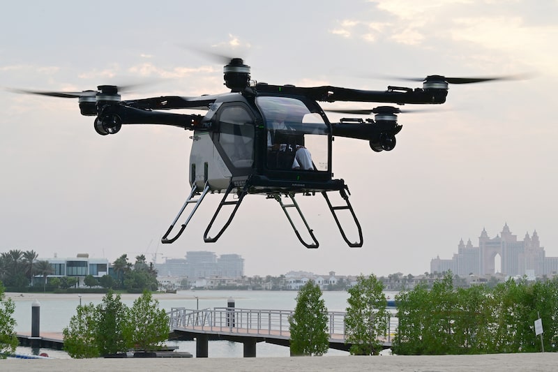 O primeiro voo público tripulado do Land Aircraft Carrier da Aridge em Palm Jumeirah, em Dubai, ocorreu no domingo (Foto: GIUSEPPE CACACE/AFP via Getty Images) O primeiro voo público tripulado do Land Aircraft Carrier da Aridge em Palm Jumeirah, em Dubai, ocorreu no domingo (Foto: GIUSEPPE CACACE/AFP via Getty Images)