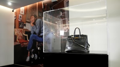 El bolso Hermès que perteneció a Jane Birkin alcanzó los US$10 millones en una subasta El bolso Hermès que perteneció a Jane Birkin alcanzó los US$10 millones en una subasta