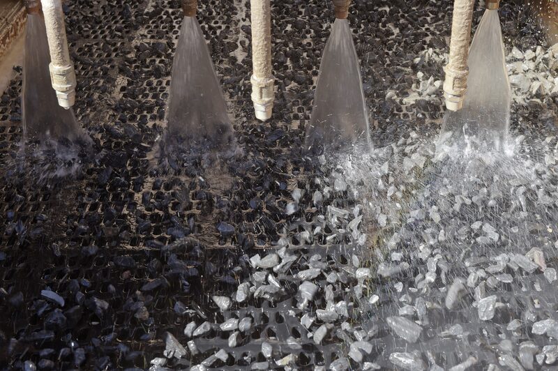 Mineral en la mina de oro Thunderbox de Saracen Mineral Holdings Ltd., al sur de Leinster. Mineral en la mina de oro Thunderbox de Saracen Mineral Holdings Ltd., al sur de Leinster.