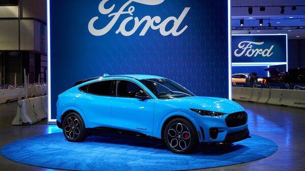 Ford revisará Mustang Mach-E por posible defecto de seguridad, suspende entregas Ford revisará Mustang Mach-E por posible defecto de seguridad, suspende entregas