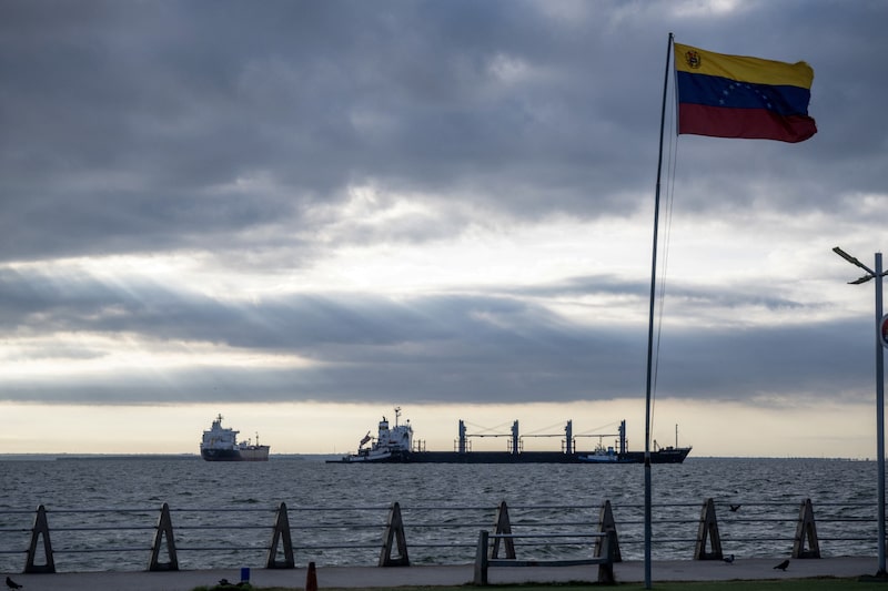 La visión de Trump incluye animar a las empresas estadounidenses a reconstruir la deteriorada infraestructura petrolera de Venezuela. La visión de Trump incluye animar a las empresas estadounidenses a reconstruir la deteriorada infraestructura petrolera de Venezuela.
