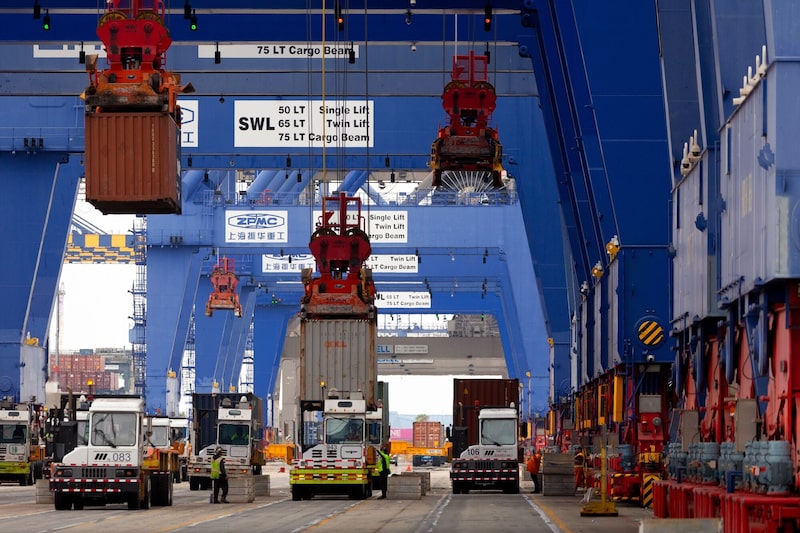 TEl puerto de Los Ángeles. TEl puerto de Los Ángeles.