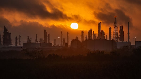 El petróleo supera los US$105 ante una posible escalada militar de EE.UU. contra Irán El petróleo supera los US$105 ante una posible escalada militar de EE.UU. contra Irán