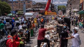 Número de víctimas mortales del terremoto de Colombia supera las 200 a medida que llega ayuda internacional Número de víctimas mortales del terremoto de Colombia supera las 200 a medida que llega ayuda internacional