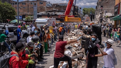 Número de víctimas mortales del terremoto de Colombia supera las 200 a medida que llega ayuda internacional Número de víctimas mortales del terremoto de Colombia supera las 200 a medida que llega ayuda internacional