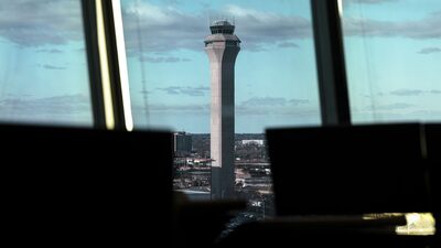 Controladores perdieron radar y radio en Newark durante más de un minuto Controladores perdieron radar y radio en Newark durante más de un minuto