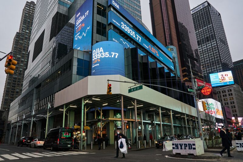 Banco multa próprios banqueiros por má conduta em app de mensagem Banco multa próprios banqueiros por má conduta em app de mensagem