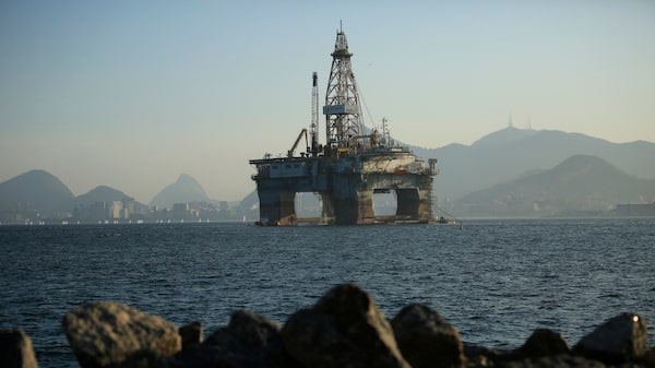 Ibovespa abre semana do Natal em queda; PETR4 sobe 1,4% com tensão na Venezuela Ibovespa abre semana do Natal em queda; PETR4 sobe 1,4% com tensão na Venezuela