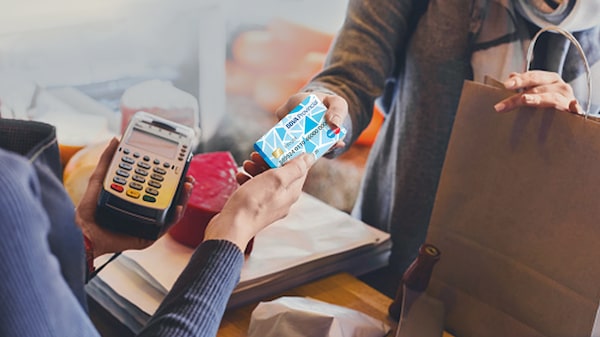 Retención en tarjetas: el giro fiscal que busca corregir distorsiones en los pagos electrónicos Retención en tarjetas: el giro fiscal que busca corregir distorsiones en los pagos electrónicos