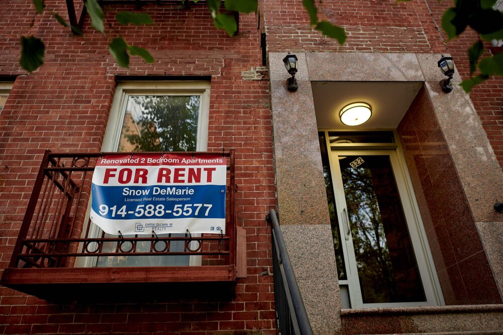 Un cartel de "Se alquila" en el exterior de un edificio de apartamentos en el barrio de East Village de Nueva York, Estados Unidos, el martes 12 de julio de 2022.(Photographer: Bloomberg) Un cartel de "Se alquila" en el exterior de un edificio de apartamentos en el barrio de East Village de Nueva York, Estados Unidos, el martes 12 de julio de 2022.(Photographer: Bloomberg)