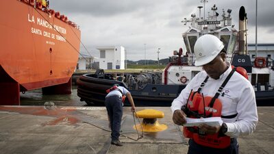 Canal de Panamá restringe el tránsito de 36 a 31 barcos diarios Canal de Panamá restringe el tránsito de 36 a 31 barcos diarios