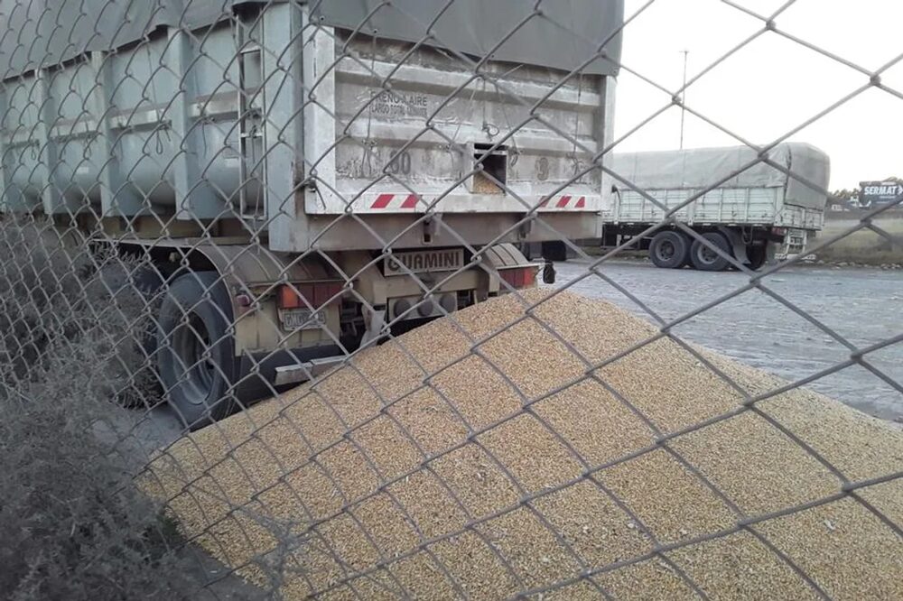 Protestantes obligaron a descargar embarques en el ingreso al puerto Protestantes obligaron a descargar embarques en el ingreso al puerto