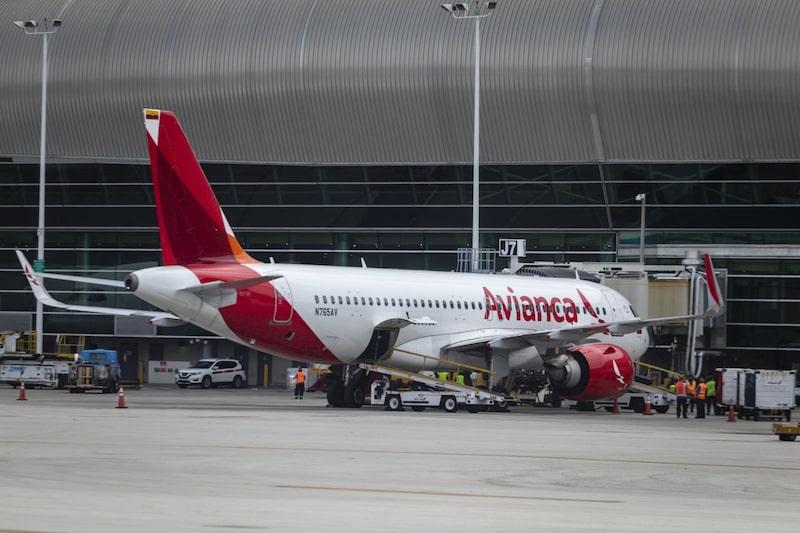 Un avión de pasajeros operado por Avianca Inc. en el Aeropuerto Internacional de Miami en Miami, Florida, Estados Unidos, el miércoles 16 de junio de 2021. Fotógrafo: Eva Marie Uzcategui/Bloomberg Un avión de pasajeros operado por Avianca Inc. en el Aeropuerto Internacional de Miami en Miami, Florida, Estados Unidos, el miércoles 16 de junio de 2021. Fotógrafo: Eva Marie Uzcategui/Bloomberg