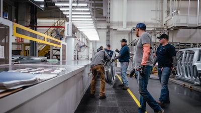 Rivian recorta parte de su plantilla y se prepara para un SUV eléctrico más asequible Rivian recorta parte de su plantilla y se prepara para un SUV eléctrico más asequible