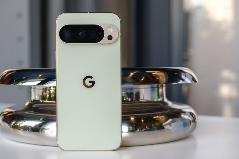 Pixel 10 Pro de Google en verde jade. Fotógrafo: Chris Welch/Bloomberg Pixel 10 Pro de Google en verde jade. Fotógrafo: Chris Welch/Bloomberg