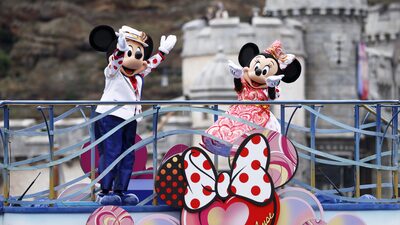 Disney aposta em ‘Frozen’ e ‘Peter Pan’ em expansão de US$ 2 bilhões em Tóquio Disney aposta em ‘Frozen’ e ‘Peter Pan’ em expansão de US$ 2 bilhões em Tóquio