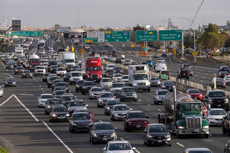 Ter acesso a um carro é uma necessidade para milhões de pessoas que vivem em áreas sem muita oferta de transporte público Ter acesso a um carro é uma necessidade para milhões de pessoas que vivem em áreas sem muita oferta de transporte público