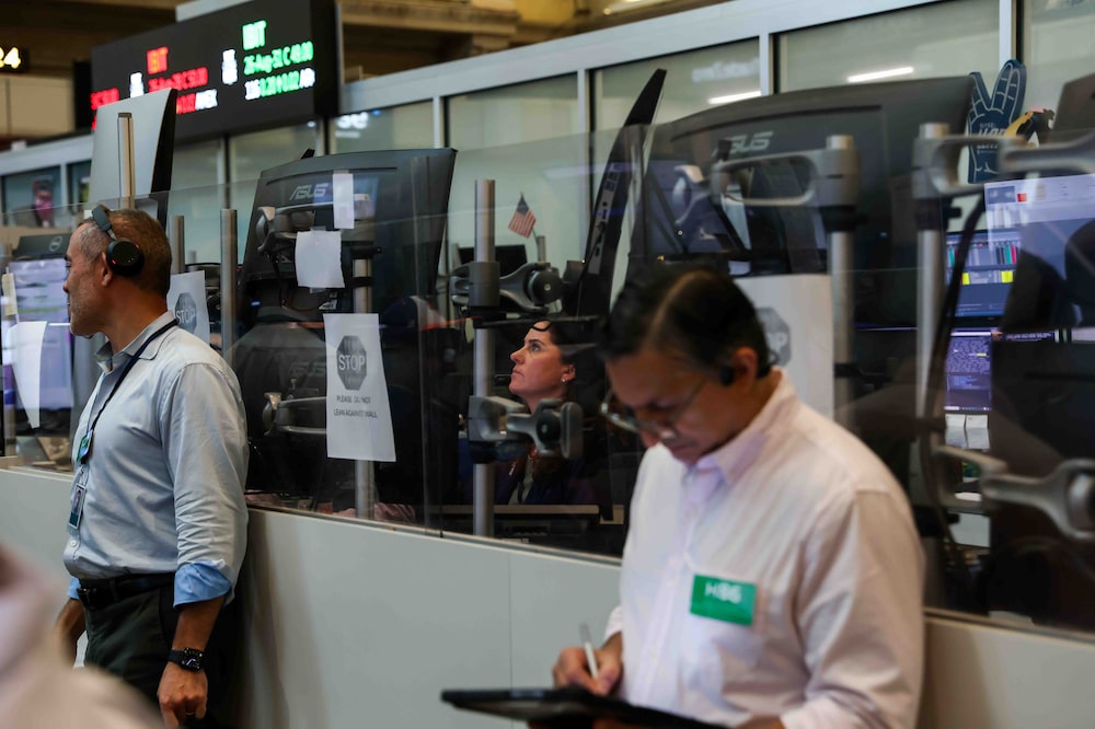 Traders work on the floor of the American Stock Exchange (AMEX) at the New York Stock Exchange (NYSE) in New York, US, on Monday, Aug. 24, 2026. Wall Street kicked off the week on a cautious note, with a rout in chipmakers outweighing an oil decline as traders parsed Treasury Secretary Scott Bessents plan to isolate Iran from the global economy. Photographer: Michael Nagle/Bloomberg Traders work on the floor of the American Stock Exchange (AMEX) at the New York Stock Exchange (NYSE) in New York, US, on Monday, Aug. 24, 2026. Wall Street kicked off the week on a cautious note, with a rout in chipmakers outweighing an oil decline as traders parsed Treasury Secretary Scott Bessents plan to isolate Iran from the global economy. Photographer: Michael Nagle/Bloomberg