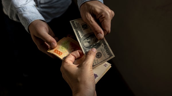 ¿A cuánto pueden subir el dólar MEP y el blue en 2023 si empatan a la inflación? ¿A cuánto pueden subir el dólar MEP y el blue en 2023 si empatan a la inflación?