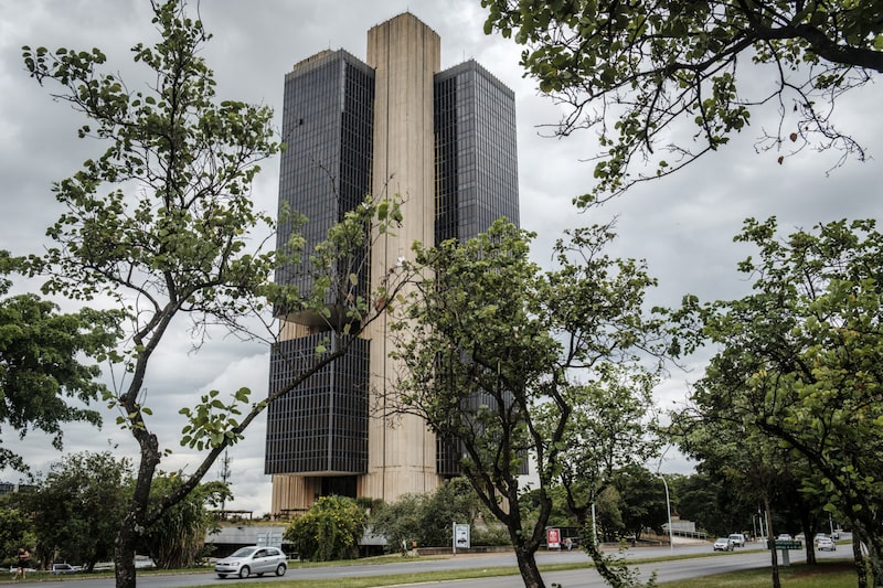 Árboles frente a la sede del Banco Central de Brasil en Brasilia, Brasil, el miércoles 18 de enero de 2017. Árboles frente a la sede del Banco Central de Brasil en Brasilia, Brasil, el miércoles 18 de enero de 2017.