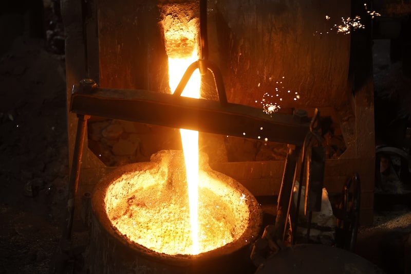 Horno con mineral de hierro Horno con mineral de hierro