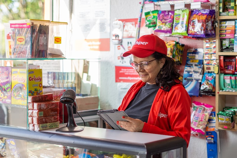Chiper permite que propietarios de tiendas de esquina hagan sus compras en línea y reciban los productos al día siguiente Chiper permite que propietarios de tiendas de esquina hagan sus compras en línea y reciban los productos al día siguiente