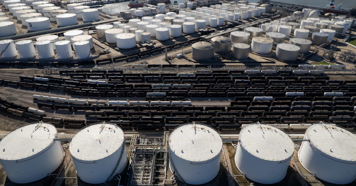 Petróleo: divergencia entre spot y futuros refleja incertidumbre