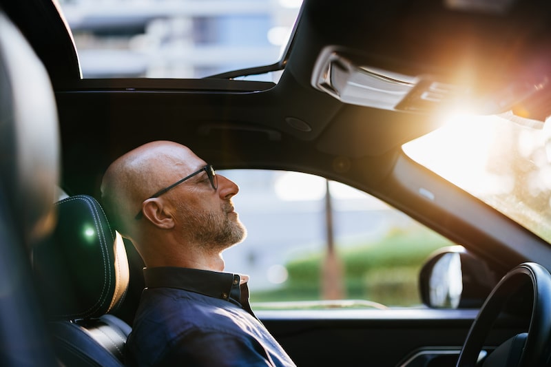 Marcas de luxo apostam em tecnologia para melhorar a experiência de relaxamento dentro do automóvel Marcas de luxo apostam em tecnologia para melhorar a experiência de relaxamento dentro do automóvel