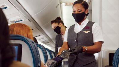 Delta procura comissário de bordo no Brasil para alta temporada nos EUA Delta procura comissário de bordo no Brasil para alta temporada nos EUA