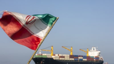 Superpetroleros con 80 millones de barriles de petróleo esperan para cruzar Ormuz Superpetroleros con 80 millones de barriles de petróleo esperan para cruzar Ormuz