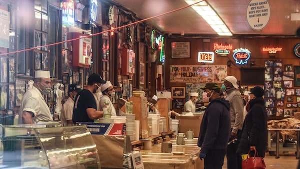 NYC está cerca nivel de alerta alto de Covid-19; podría volver a exigir mascarillas NYC está cerca nivel de alerta alto de Covid-19; podría volver a exigir mascarillas