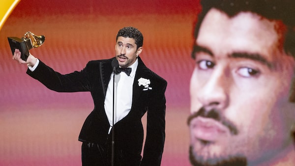 Los magnates de los medios ceden ante Trump; los artistas no Los magnates de los medios ceden ante Trump; los artistas no