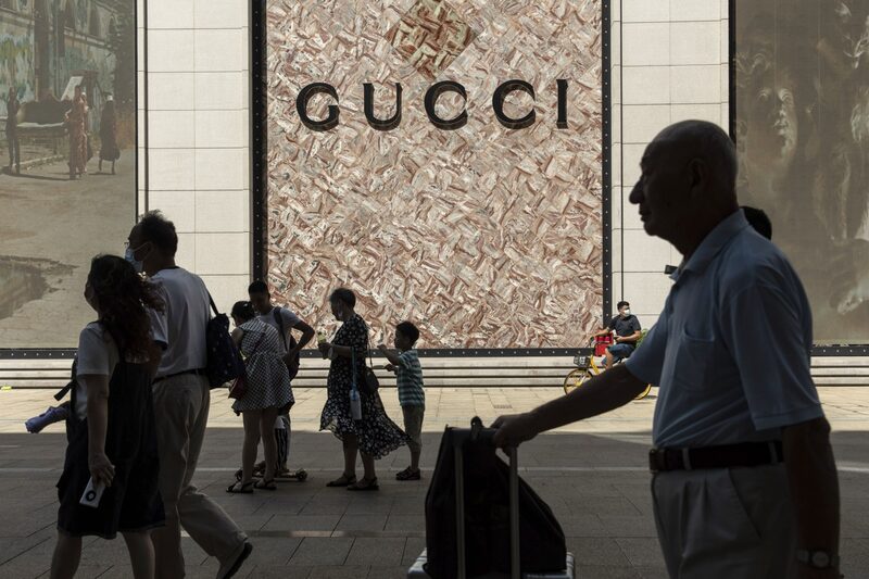 Loja da Gucci, em Xangai: marca do grupo Kering é uma das que têm sofrido com a desaceleração das vendas na China Loja da Gucci, em Xangai: marca do grupo Kering é uma das que têm sofrido com a desaceleração das vendas na China