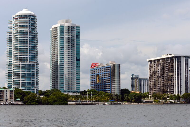 Fundada en 2009 y con sede en Aventura, al norte de Miami, la empresa cuenta con unos 120 clientes, entre familias adineradas e instituciones como compañías de seguros, fondos de dotación y fundaciones. Fundada en 2009 y con sede en Aventura, al norte de Miami, la empresa cuenta con unos 120 clientes, entre familias adineradas e instituciones como compañías de seguros, fondos de dotación y fundaciones.
