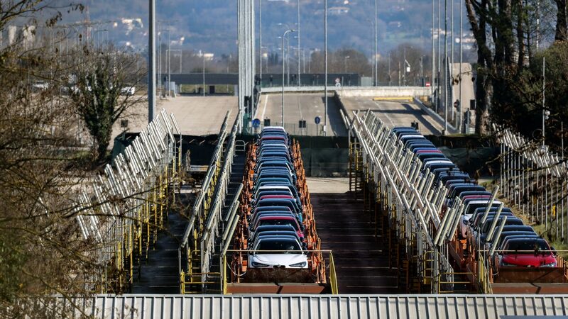 Stellantis contrata a McKinsey para avaliar futuro da Maserati e da Alfa, dizem fontes Stellantis contrata a McKinsey para avaliar futuro da Maserati e da Alfa, dizem fontes