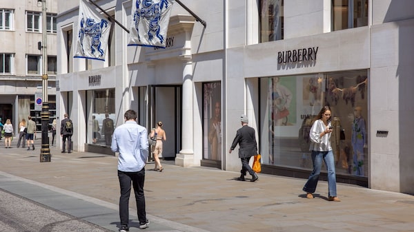 Burberry anuncia despido de 1.700 empleados a nivel global en medio de caída de ventas Burberry anuncia despido de 1.700 empleados a nivel global en medio de caída de ventas