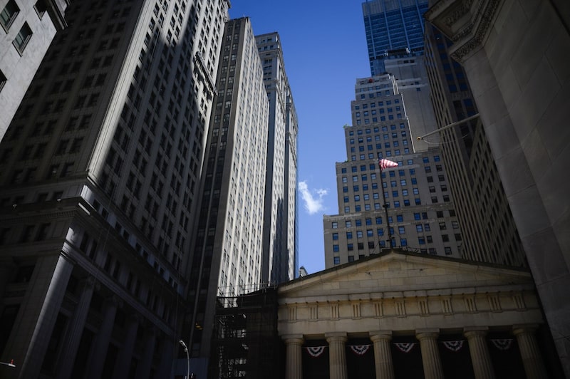 Desde Washington hasta Londres y Tokio, los responsables de los bancos centrales están a punto de revelar hasta qué punto les preocupa que el precio del petróleo vuelva a situarse en torno a los 100 dólares por barril. Photographer: John Taggart/Bloomberg Desde Washington hasta Londres y Tokio, los responsables de los bancos centrales están a punto de revelar hasta qué punto les preocupa que el precio del petróleo vuelva a situarse en torno a los 100 dólares por barril. Photographer: John Taggart/Bloomberg