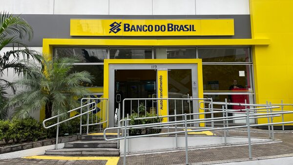 Como os bancos e o comércio funcionam nestes dias úteis de Carnaval em 2025 Como os bancos e o comércio funcionam nestes dias úteis de Carnaval em 2025